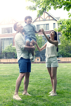 幸福的一家三口图片