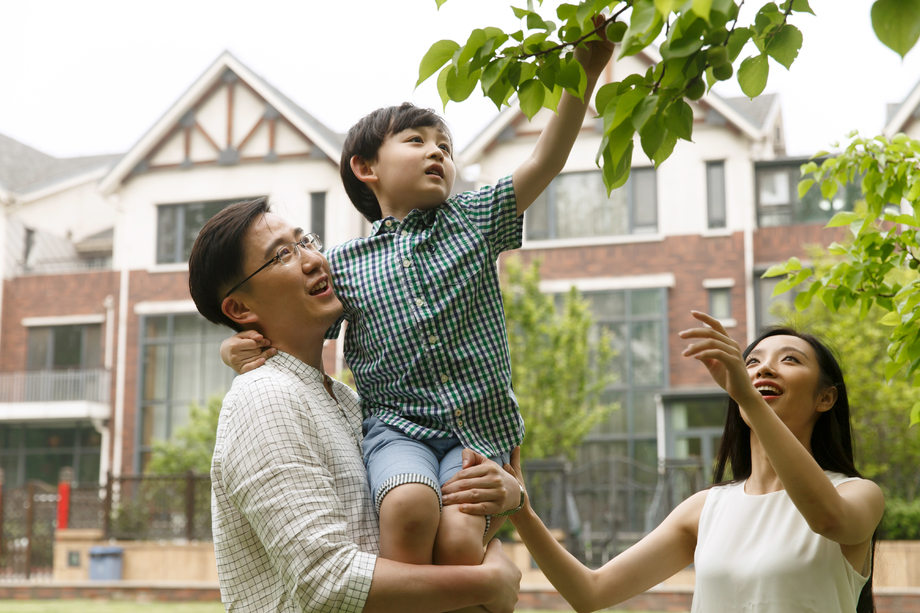 幸福的一家三口照片