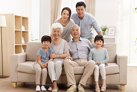 幸福家庭合影