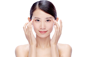 年轻美女妆面