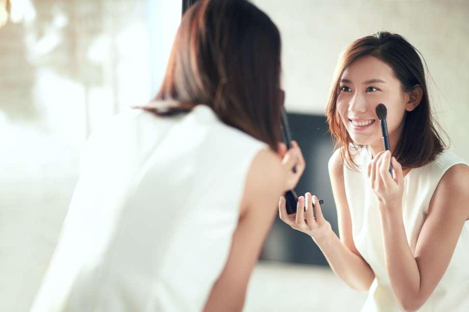 年轻美女化妆 年轻美女化妆