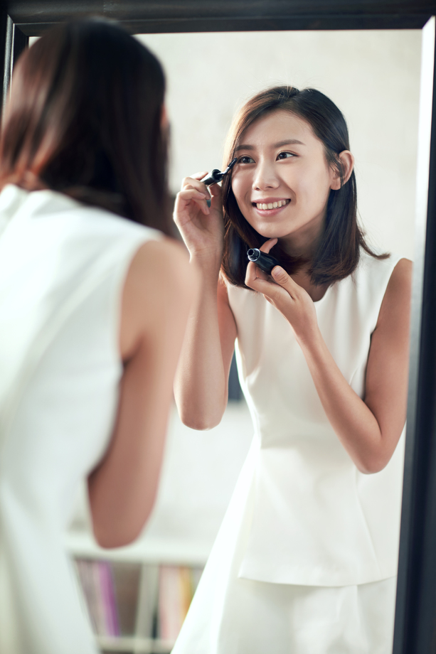 年轻美女化妆 年轻美女化妆