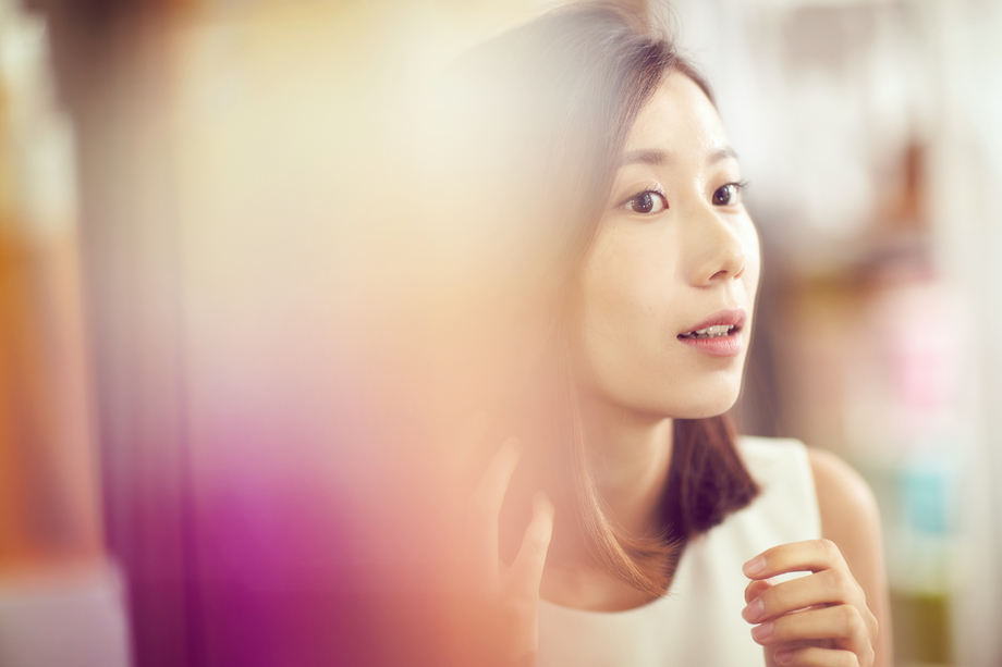 自信的年轻美女