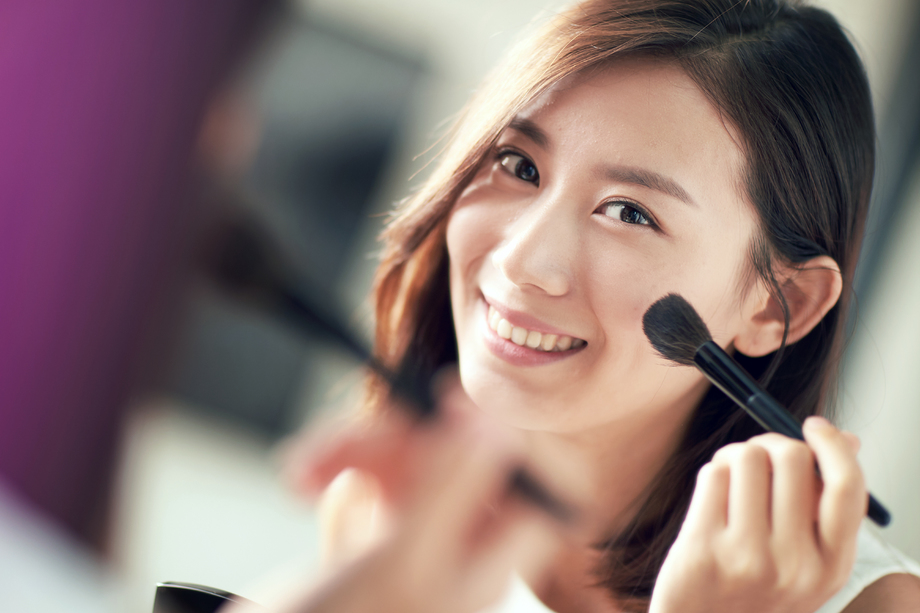 年轻美女化妆 年轻美女化妆