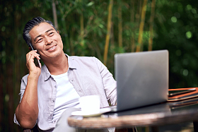 成熟男士的休闲生活图片