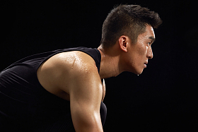 运动员准备起跑