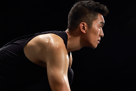 运动员准备起跑照片