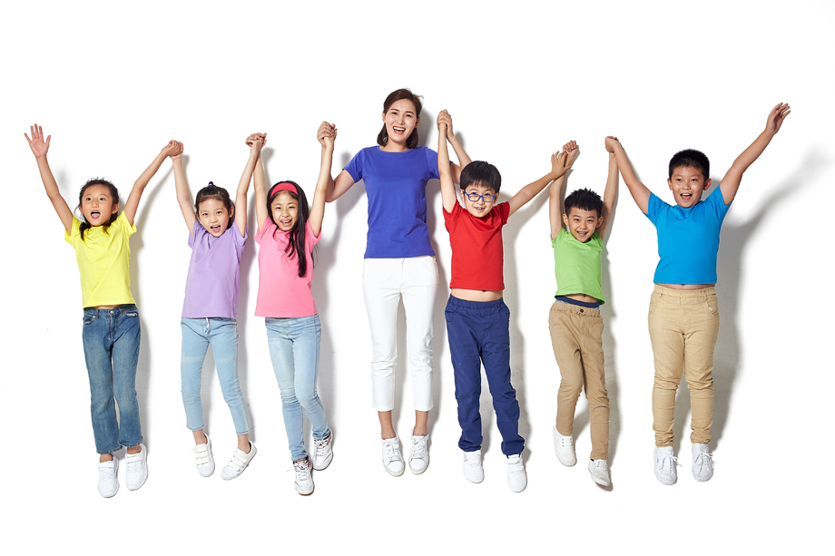 小学生和女老师在一起 小学生和女老师在一起