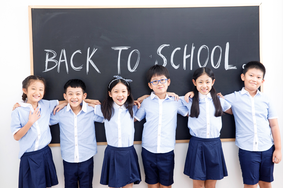 可爱的小学生在教室里图片 可爱的小学生在教室里图片