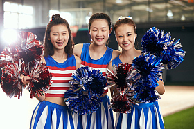 青年女啦啦队图片