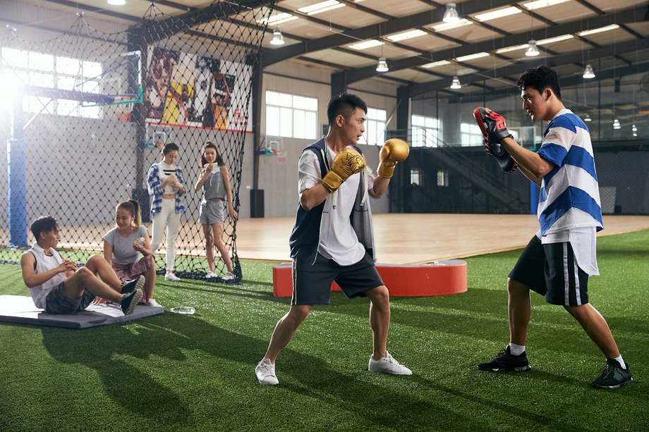 青年男女热身运动 青年男女热身运动