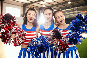 青年女啦啦队图片