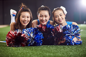 青年女啦啦队