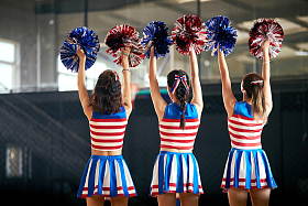 青年女啦啦队图片