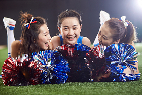 青年女啦啦队图片