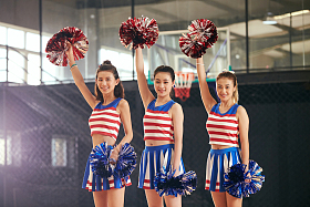 青年女啦啦队图片