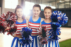青年女啦啦队图片