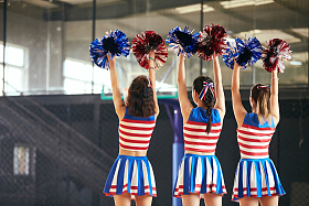 青年女啦啦队照片