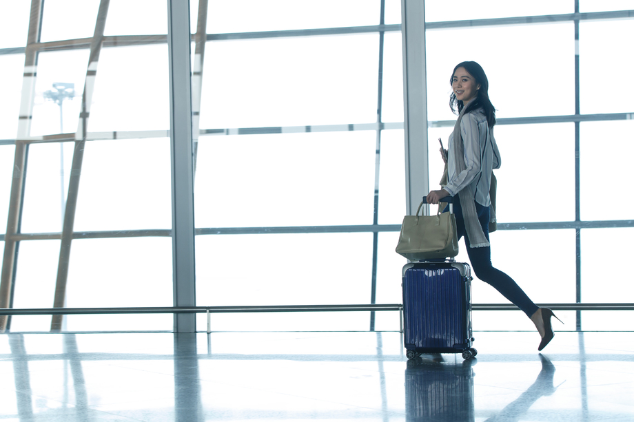 商务女人在候机厅图片 商务女人在候机厅图片