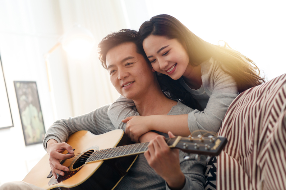 幸福的青年情侣 幸福的青年情侣