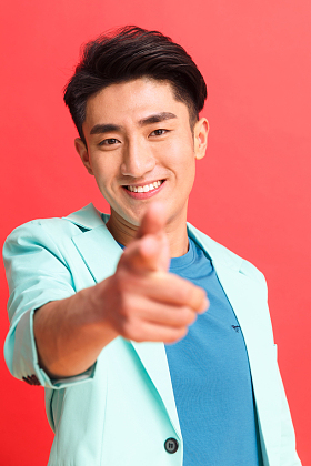 青年男人肖像照片