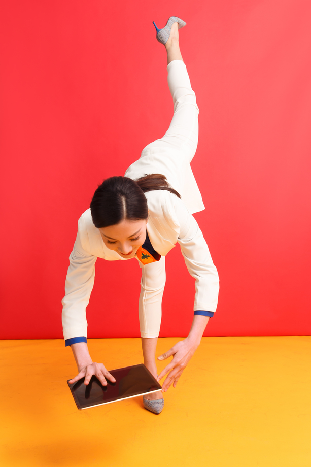青年商务女人使用平板电脑照片 青年商务女人使用平板电脑照片