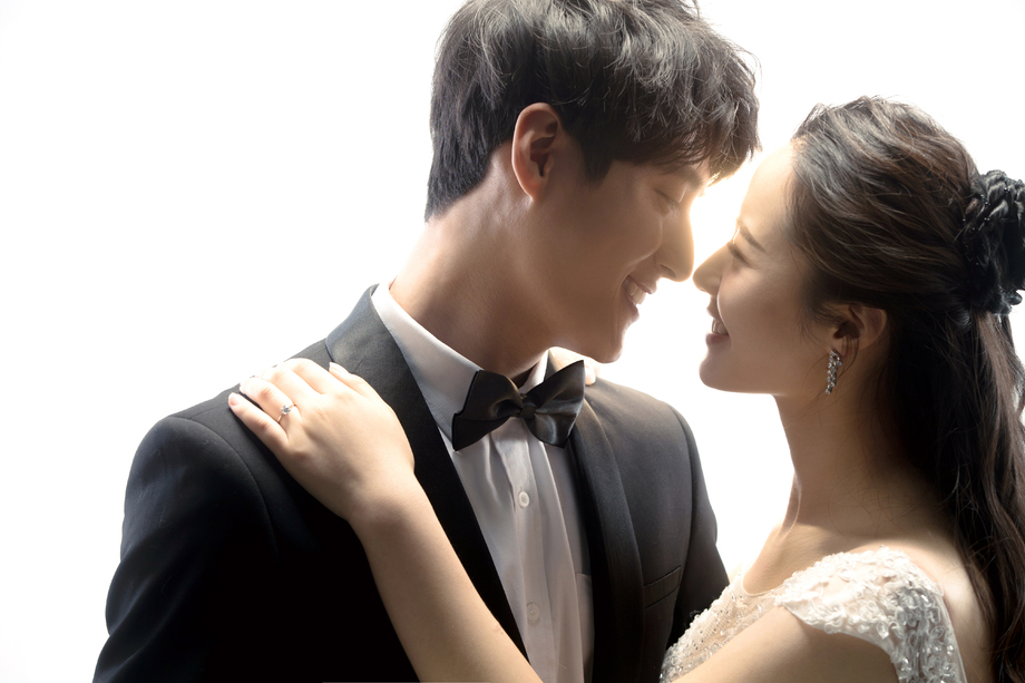 浪漫的新郎和新娘 浪漫的新郎和新娘