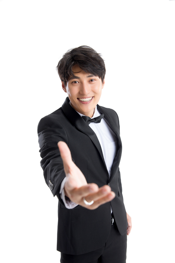 帅气的新郎图片