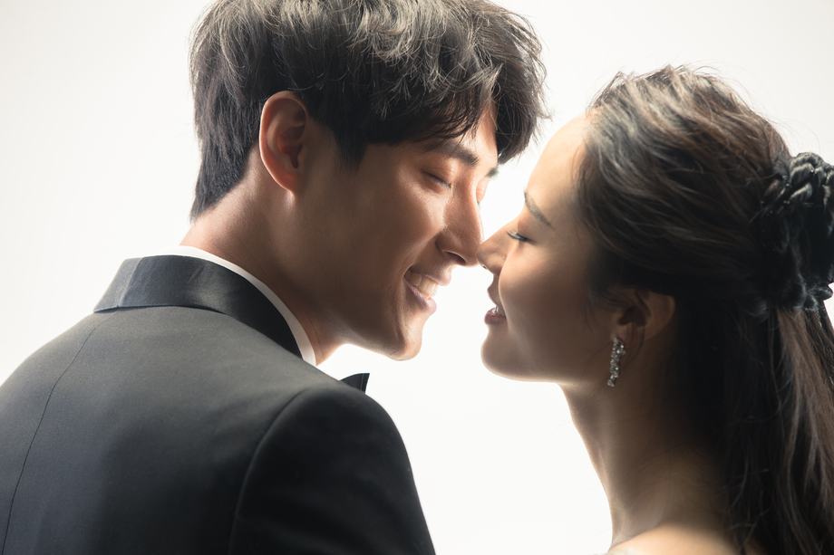 浪漫的新郎和新娘 浪漫的新郎和新娘