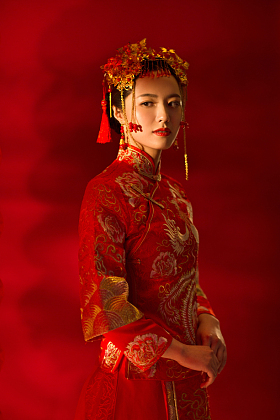 穿着古装的新娘照片