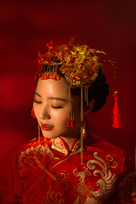 穿着古装的新娘照片