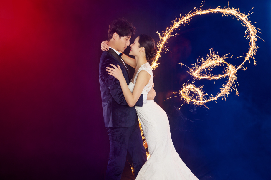 浪漫的新郎和新娘 浪漫的新郎和新娘