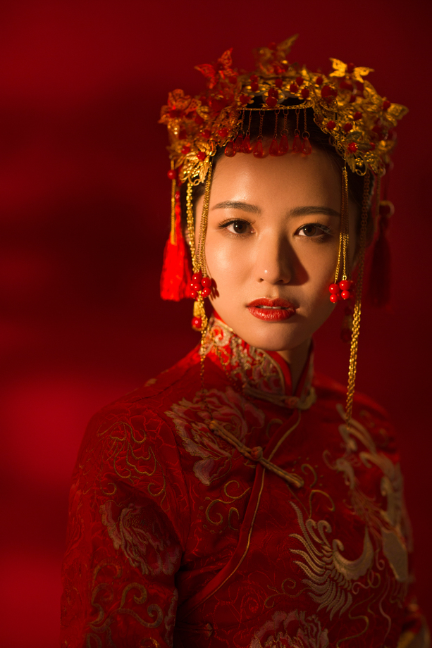 穿着古装的新娘图片 穿着古装的新娘图片