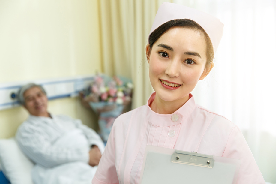 护士和患者在病房
