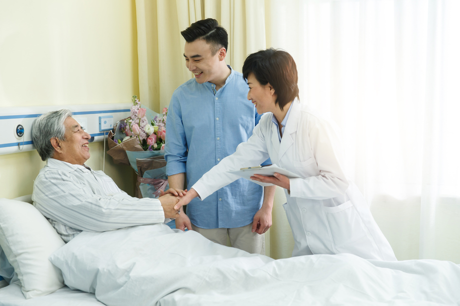 医务工作者和患者在病房 医务工作者和患者在病房