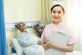 护士和患者在病房里图片