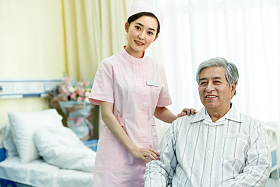 护士和患者在病房