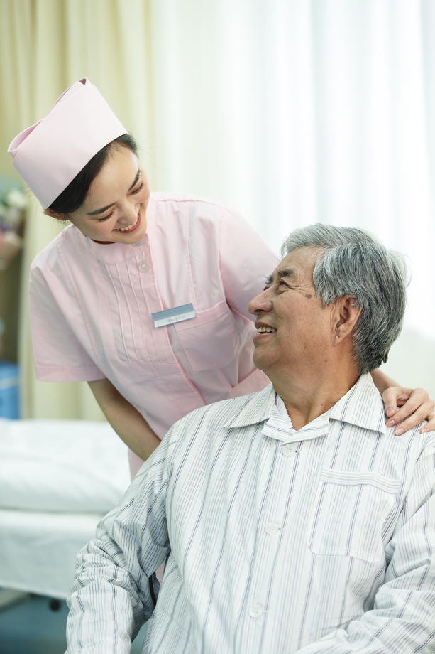 护士和患者在病房里图片 护士和患者在病房里图片