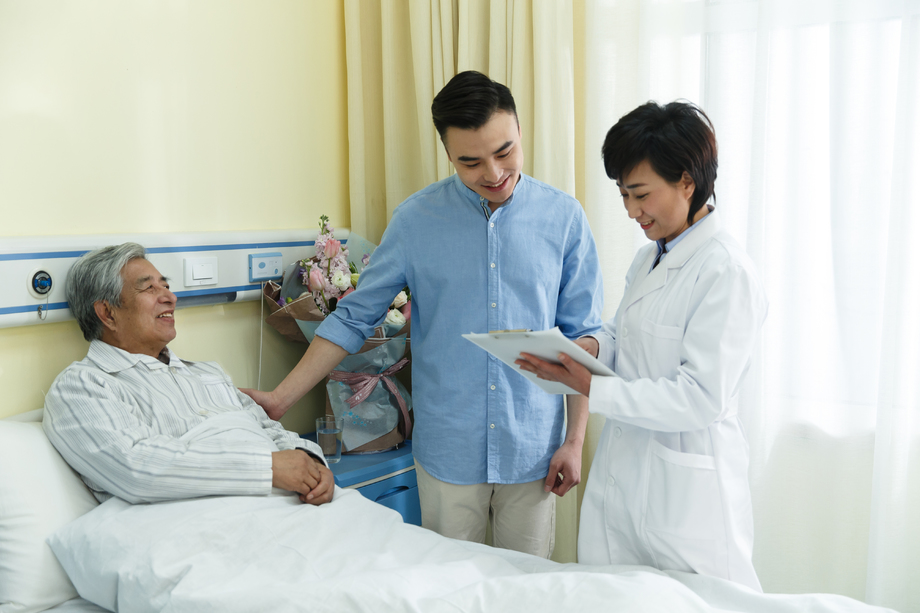 医务工作者和患者在病房 医务工作者和患者在病房