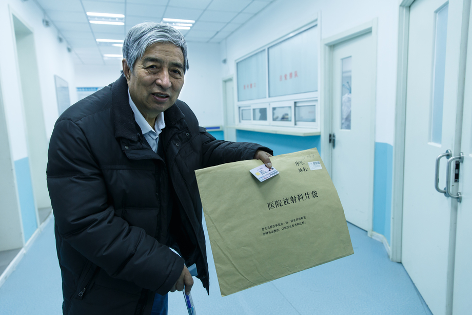 生病的老人在医院照片 生病的老人在医院照片