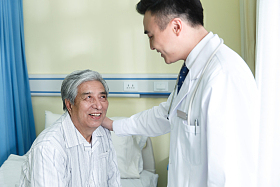 医生和患者在病房里图片