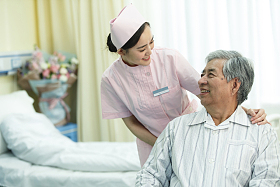 护士和患者在病房里图片