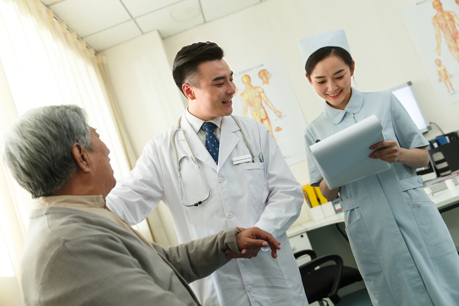 医务工作者和患者在病房 医务工作者和患者在病房