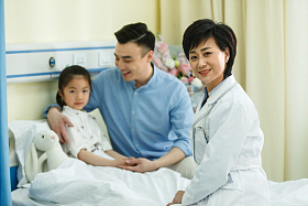 医务工作者和病患照片