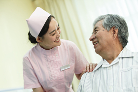 护士和患者在病房里图片