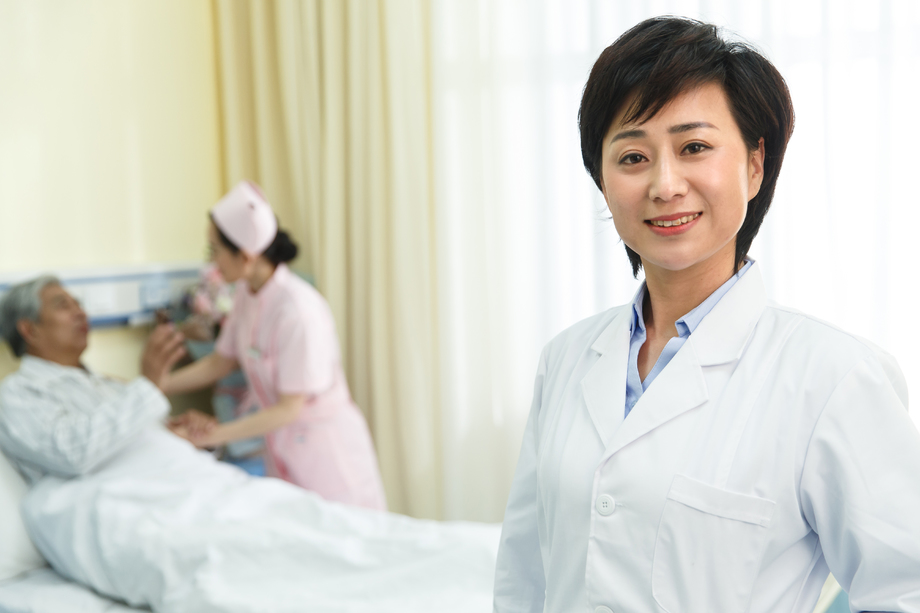 医务工作者和患者在病房 医务工作者和患者在病房