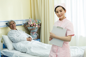 护士和患者在病房里照片