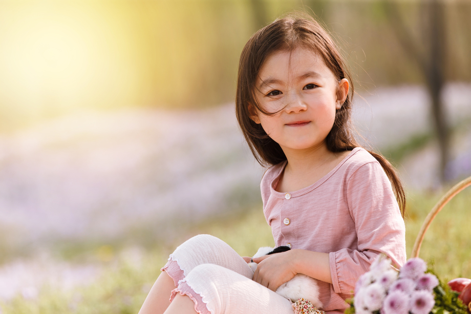 可爱的女孩在户外图片 可爱的女孩在户外图片