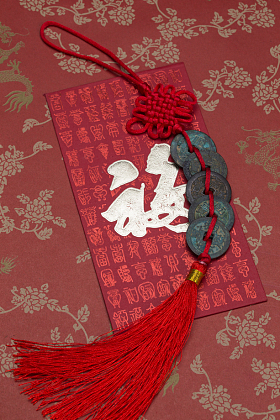 铜钱和红包照片