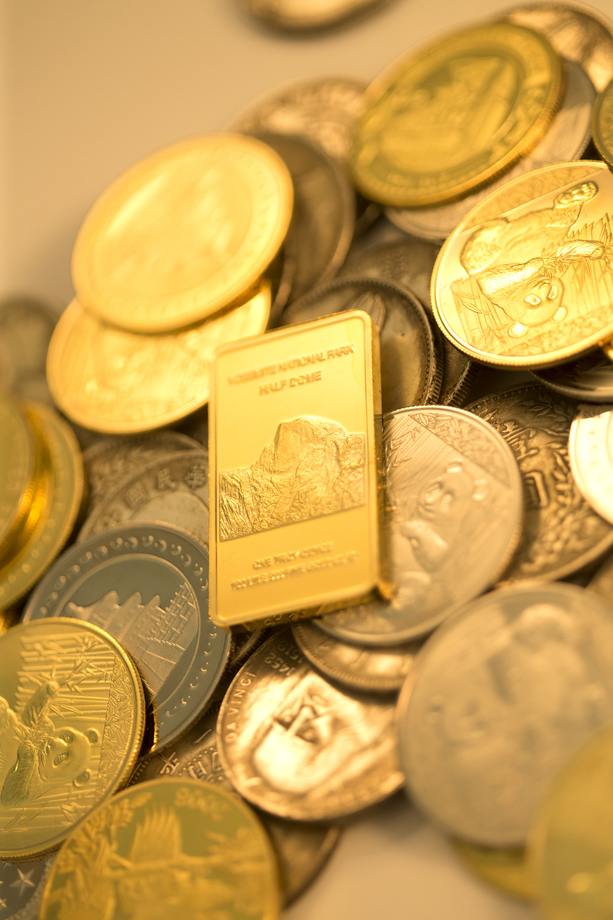 金币和金条图片 金币和金条图片
